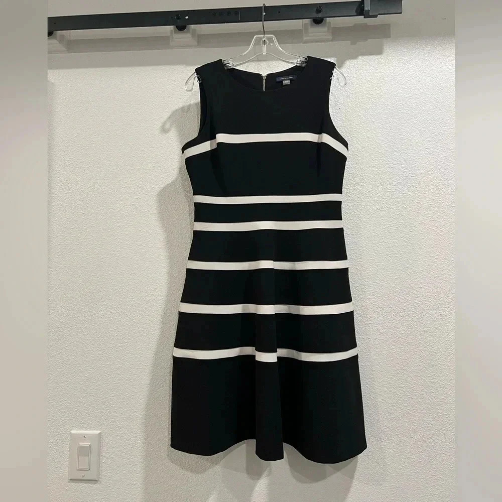 ❤️Classic fit and flare Tommy Hilfiger dress. Black and white sz 10​